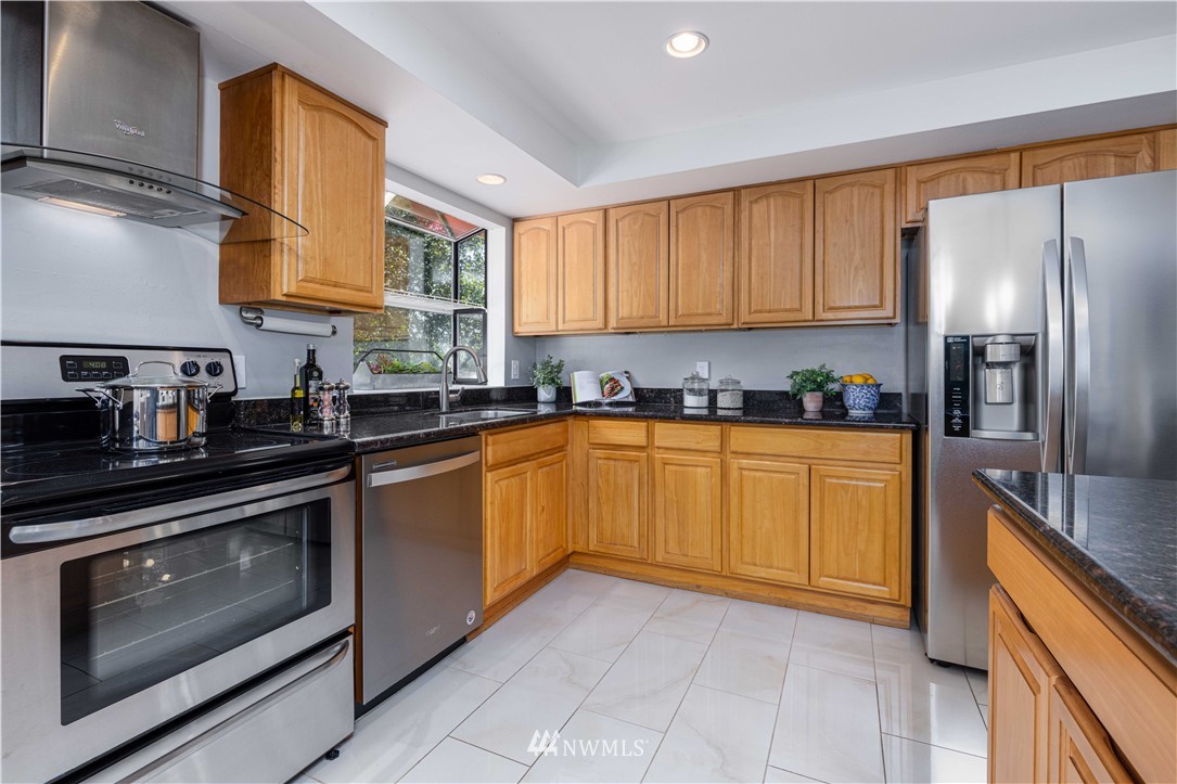 12621 Southeast 187th Place Renton, WA 98058 - Photo 7 of 31 Gallery Image 7