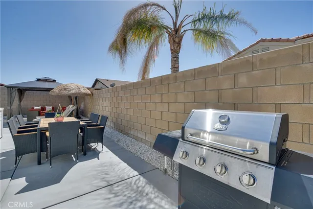 a view of a dinning table and chairs in patio