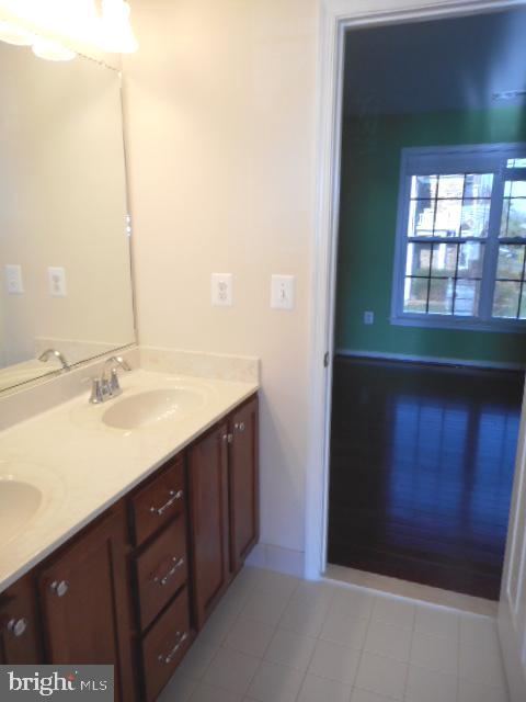 156 Standpipe Road Culpeper, VA 22701 - Photo 18 of 27 Jack & Jill Bathroom between 2nd & 3rd Bedroom