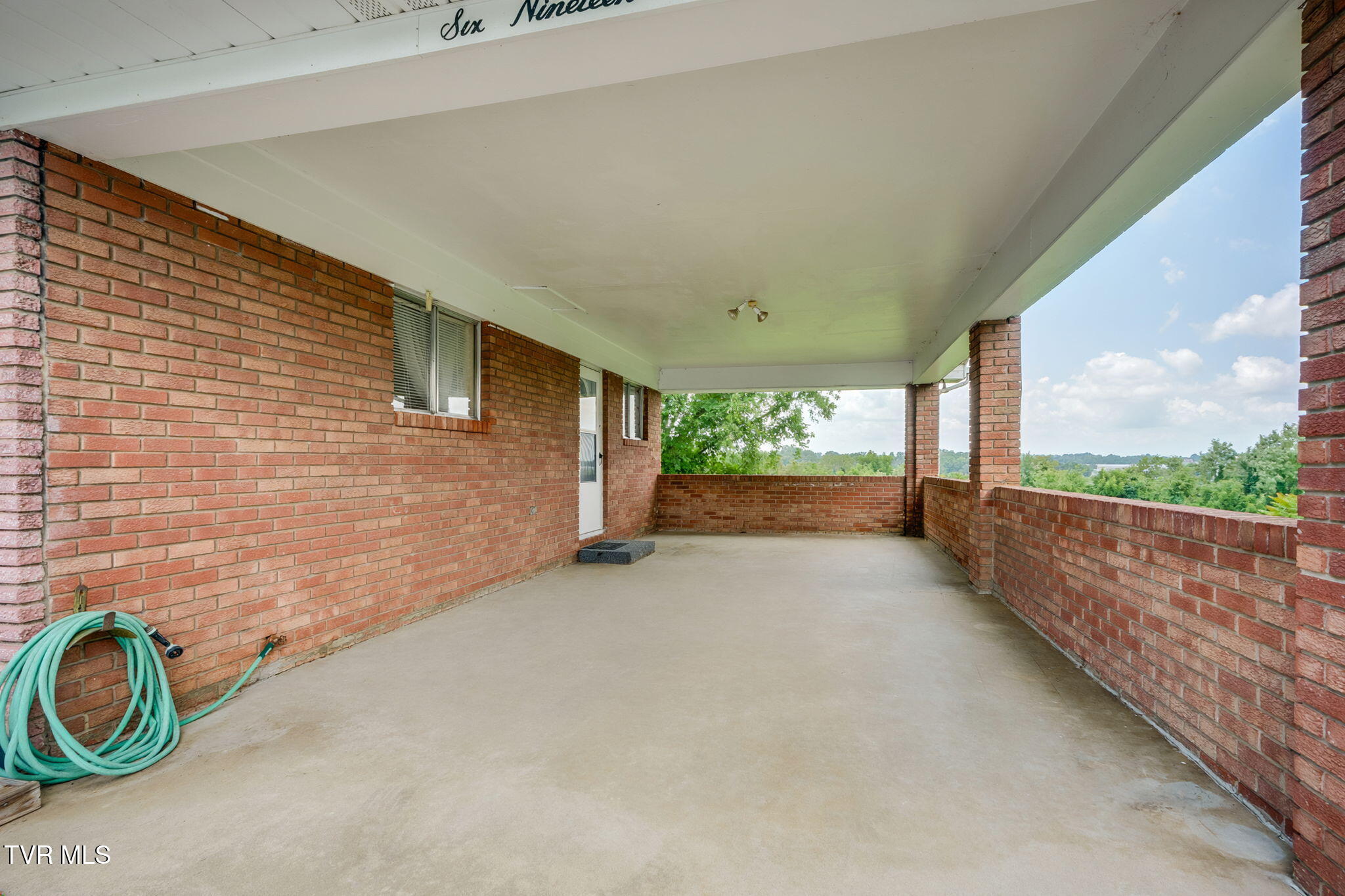 619 East Barton Ridge Road Greeneville, TN 37745 - Photo 5 of 40 004