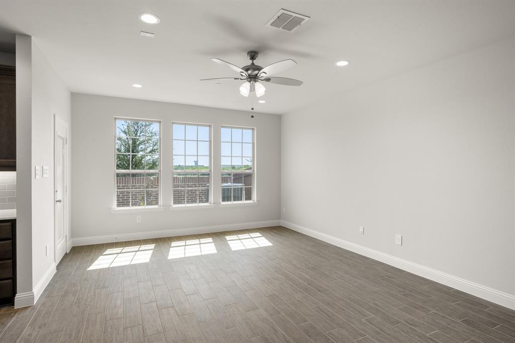 660 Sandiford Court Mansfield, TX 76063 - Photo 13 of 37 660 Sandiford- Living room-1