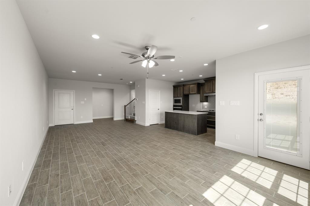 660 Sandiford Court Mansfield, TX 76063 - Photo 15 of 37 660 Sandiford- Living room-2