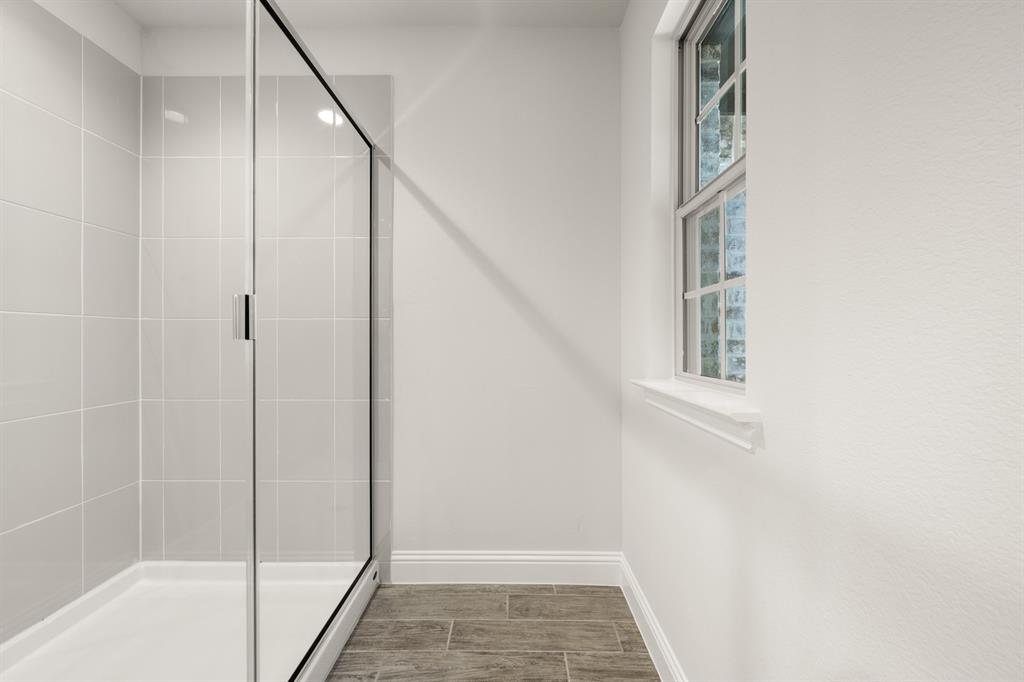 660 Sandiford Court Mansfield, TX 76063 - Photo 31 of 37 660 Sandiford- Primary Suite-5