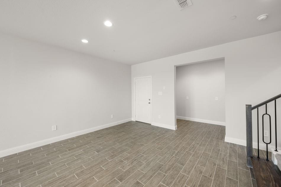 660 Sandiford Court Mansfield, TX 76063 - Photo 4 of 37 InteriorImage 4