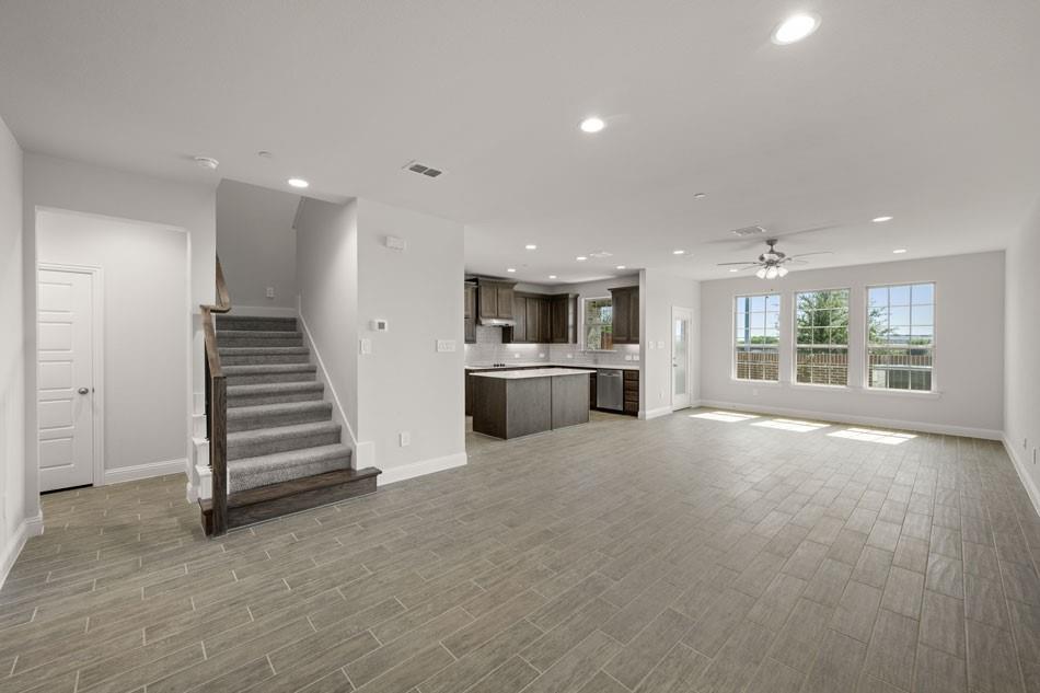 660 Sandiford Court Mansfield, TX 76063 - Photo 6 of 37 InteriorImage 5