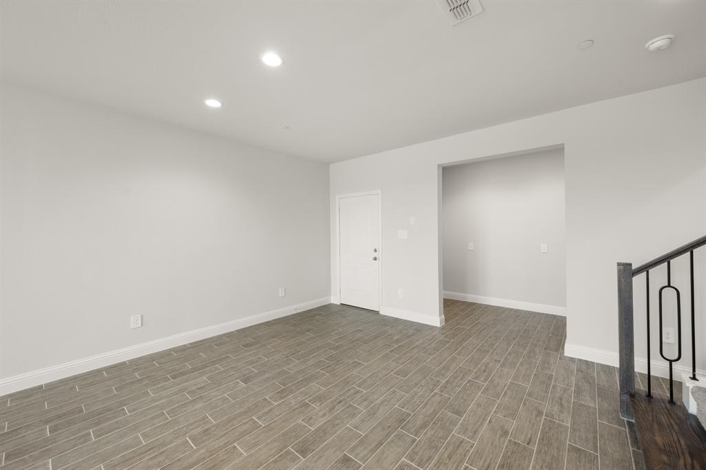 660 Sandiford Court Mansfield, TX 76063 - Photo 8 of 37 660 Sandiford- Entry-2