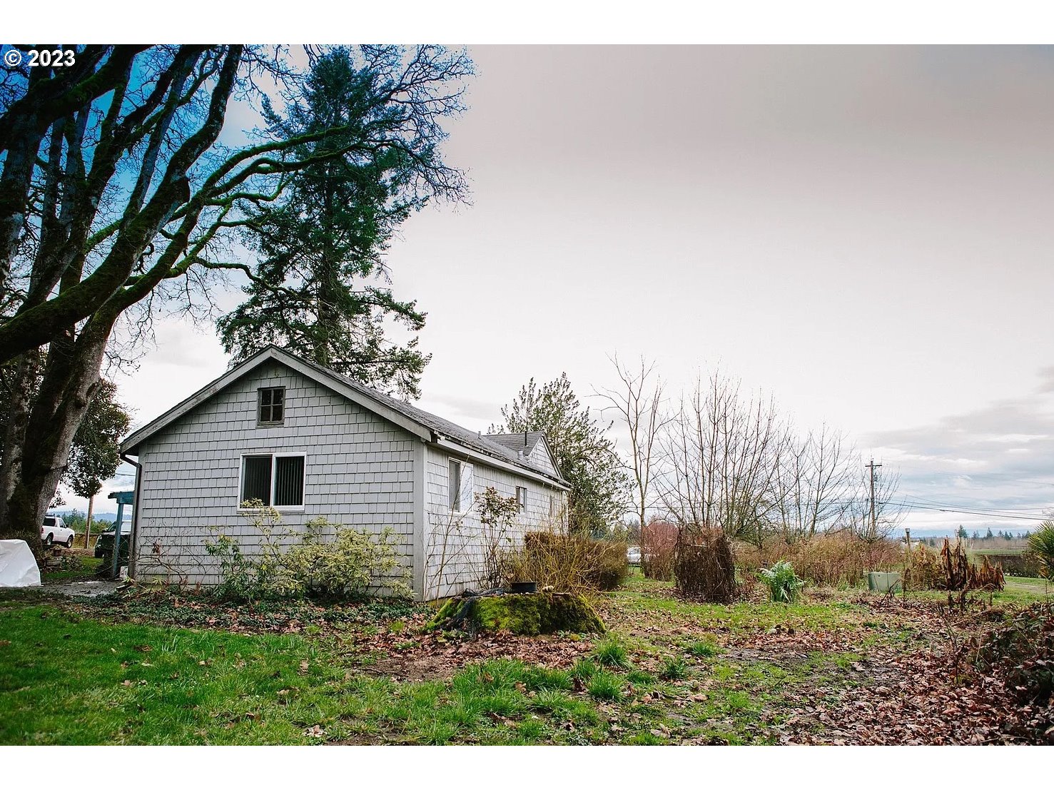 360 Southeast Edwards Drive Dundee, OR 97115 - Photo 2 of 31 a view of a backyard of the house