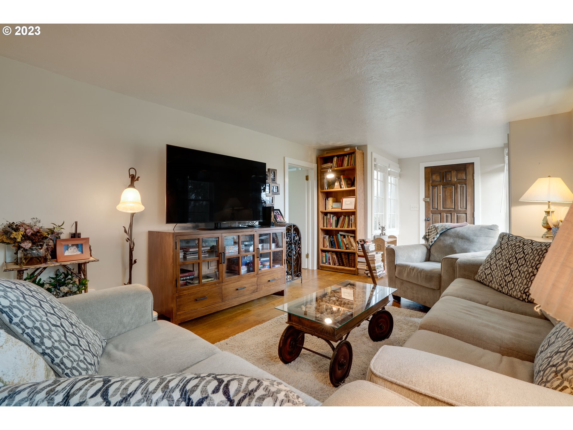 360 Southeast Edwards Drive Dundee, OR 97115 - Photo 8 of 31 a living room with furniture and a flat screen tv