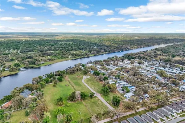 $1,500,000 | 1050 Shady Oaks Avenue, LaBelle, FL 33935