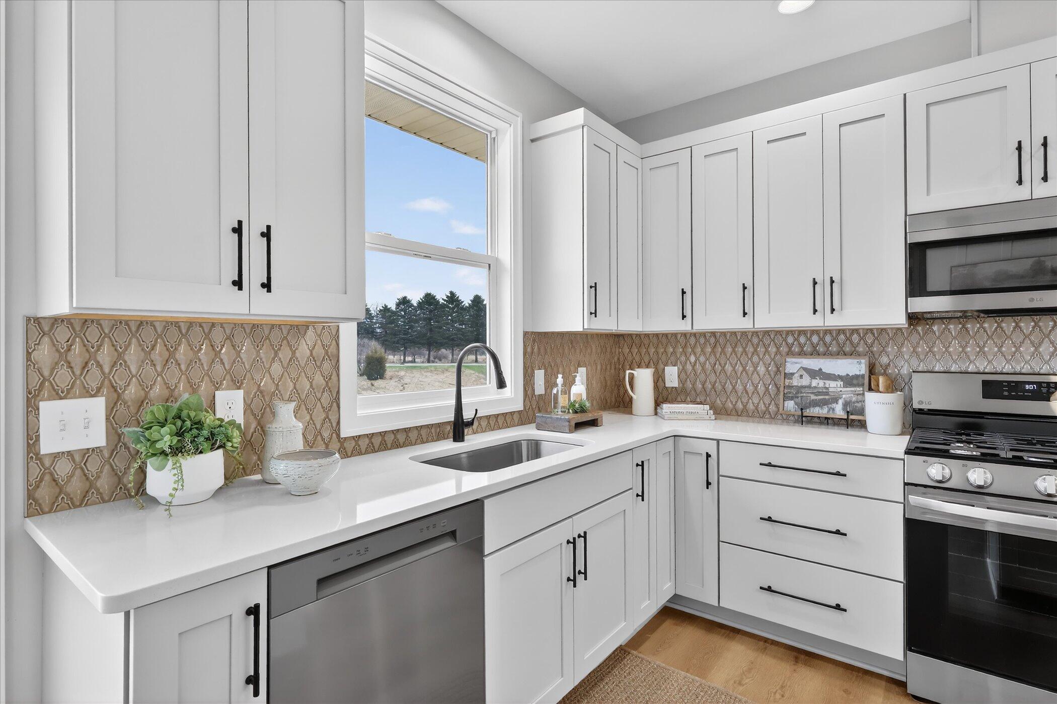 14323 Bridgeview Pointe Vicksburg, MI 49097 - Photo 14 of 34 Kitchen