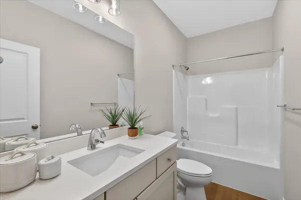 $469,900 | 14323 Bridgeview Pointe, Vicksburg, MI 49097