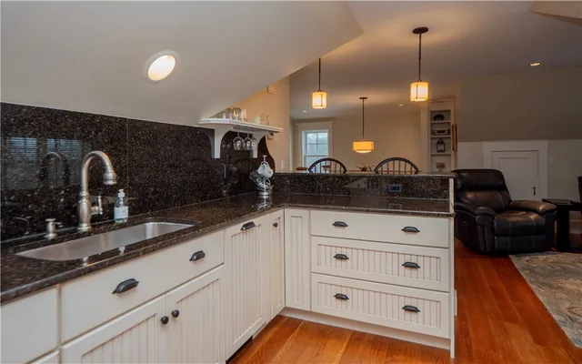 $3,200 | 58 Ridge Road, Newport, RI 02840