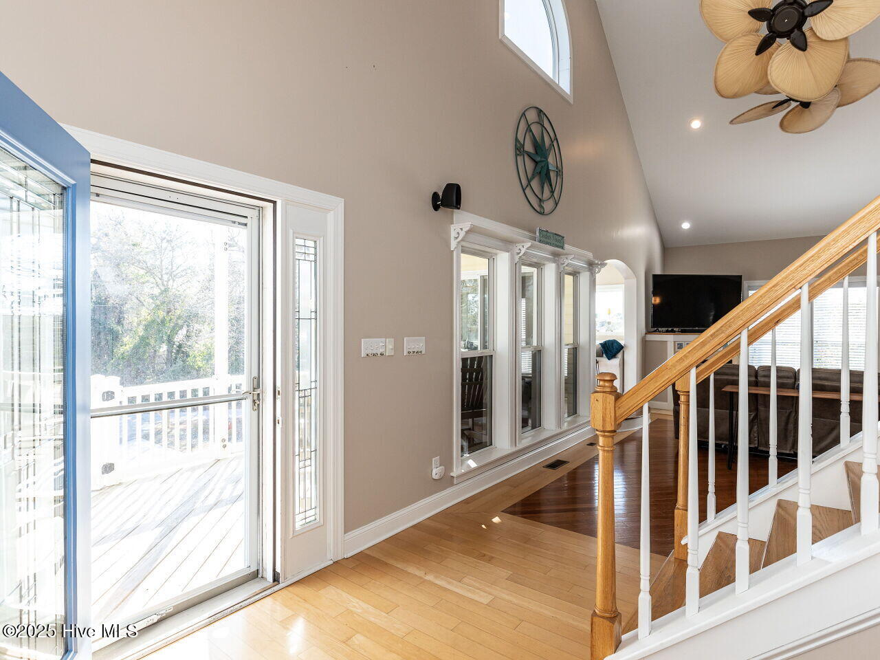 129 Sunset Drive Cedar Point, NC 28584 - Photo 7 of 47 005-1280x960-foyer-entry