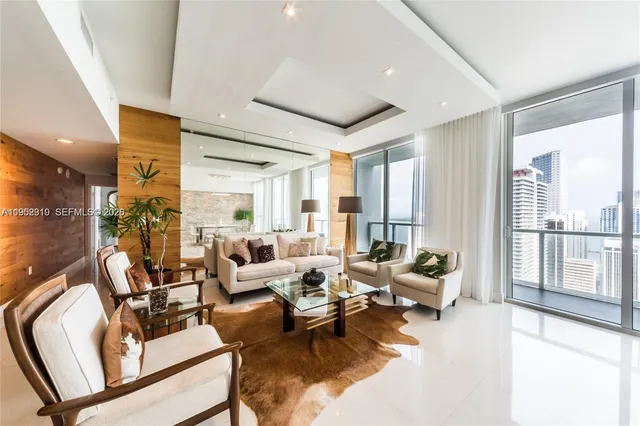 $5,000 | 244 Biscayne Boulevard, Unit 4407, Miami, FL 33132