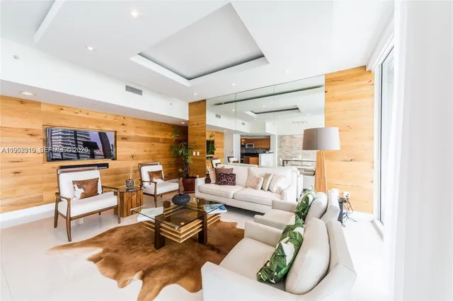 $5,000 | 244 Biscayne Boulevard, Unit 4407, Miami, FL 33132