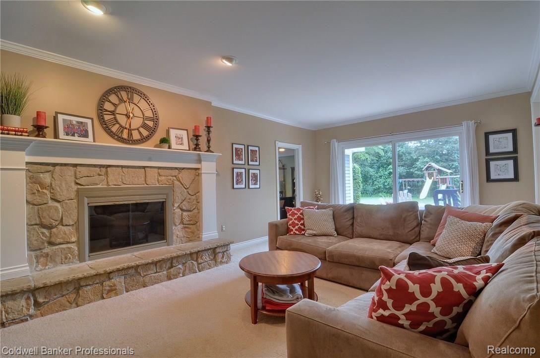 836 Foxhall Road Bloomfield Hills, MI 48304 - Photo 10 of 31 Family_Room.jpg