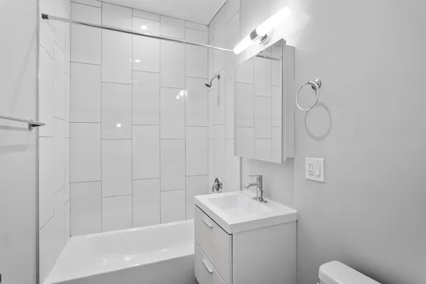 $2,550 | 7501 North Eastlake Terrace, Unit 2, Chicago, IL 60626