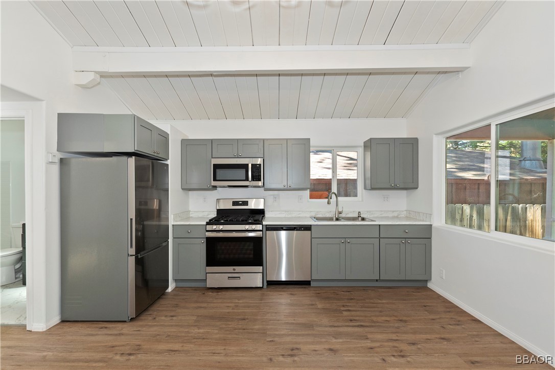 740 Riverside Avenue Sugarloaf, CA 92386 - Photo 4 of 15 Gallery Image 4