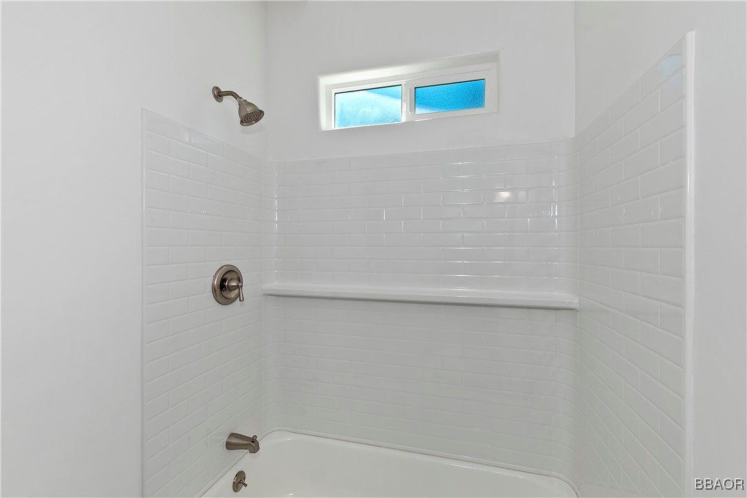 740 Riverside Avenue Sugarloaf, CA 92386 - Photo 8 of 15 Gallery Image 8