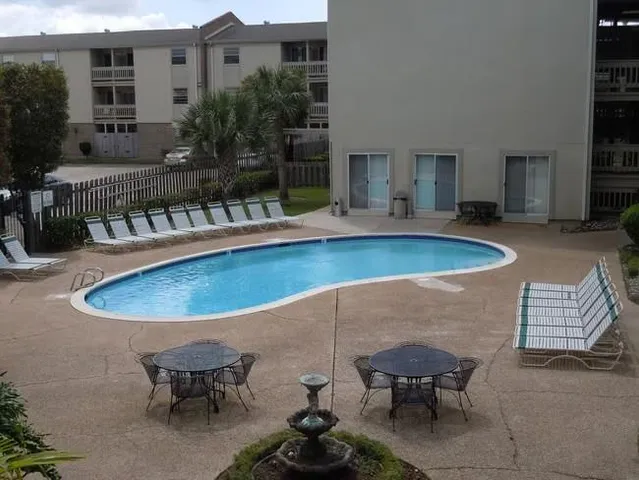 $1,550 | 1309 Carrollton Avenue, Unit 205, Metairie, LA 70005
