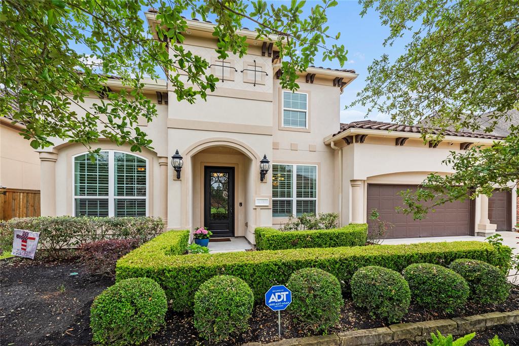Welcome home to 1707 Katy Shadow Lane in the highly sought after community of The Reserve in Katy.