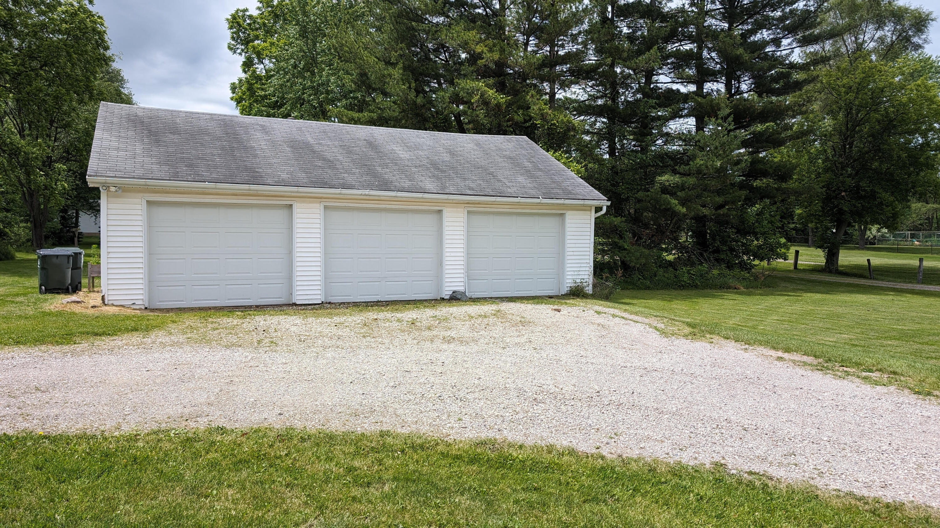 280 South Baldwin Road Clarkston, MI 48348 - Photo 32 of 47 3 car garage