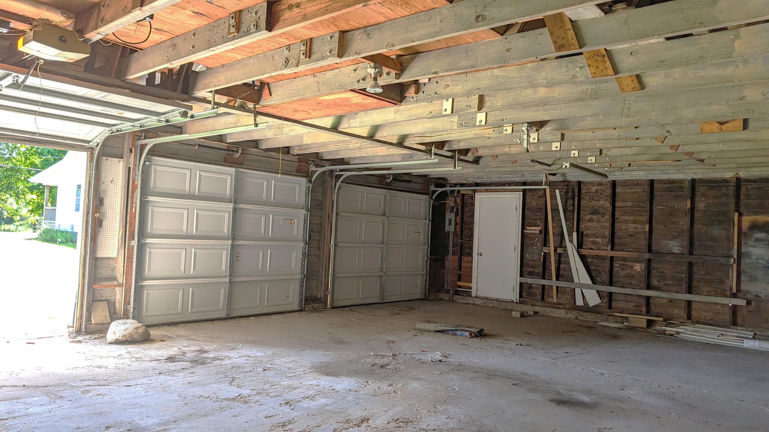 280 South Baldwin Road Clarkston, MI 48348 - Photo 33 of 47 3 car garage alt view - Copy