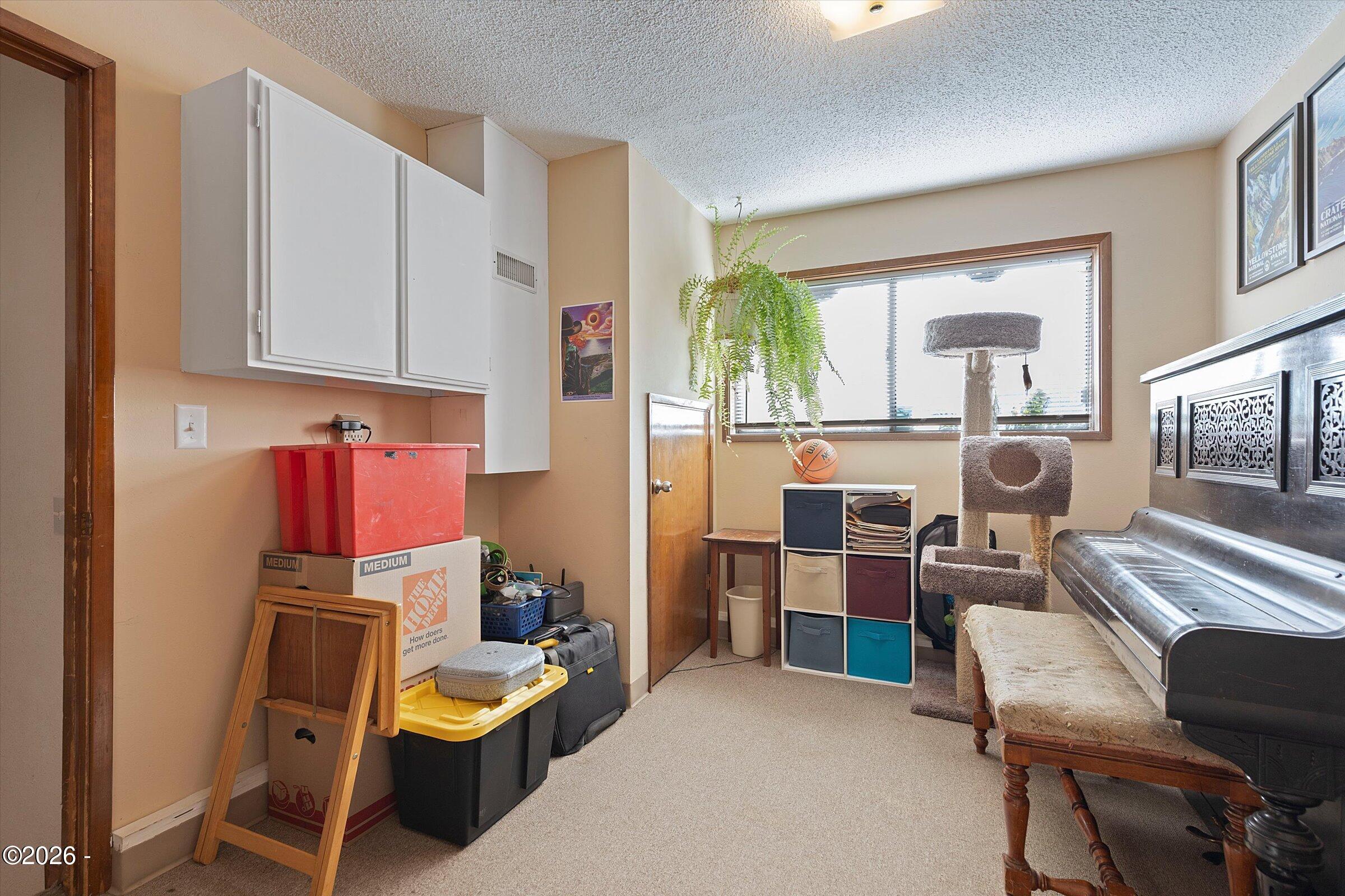 1318 Southeast Maple Street Toledo, OR 97391 - Photo 29 of 54 Office Space