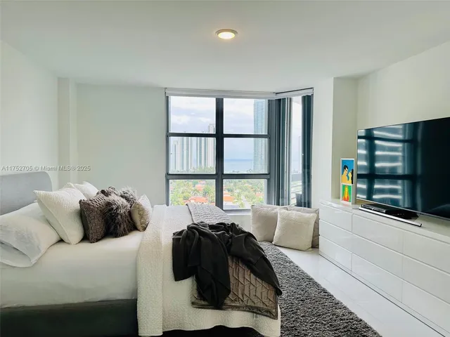 $4,700 | 19101 Northeast 36th Court, Unit 1911, Aventura, FL 33180