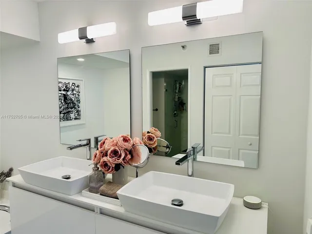 $4,700 | 19101 Northeast 36th Court, Unit 1911, Aventura, FL 33180