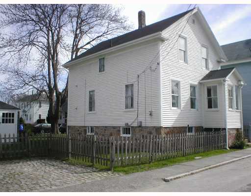 30 Simmons Street Newport, RI 02840 - Photo 1 of 8 Exterior Front.