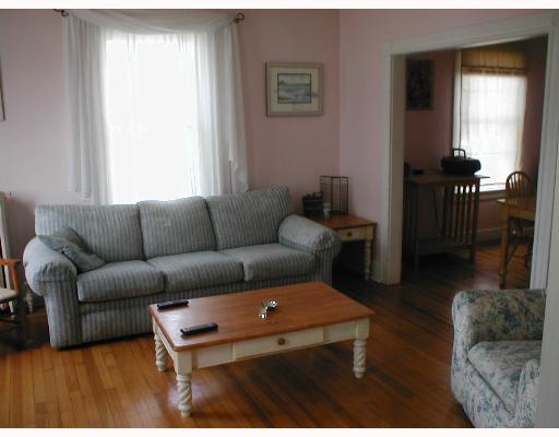 30 Simmons Street Newport, RI 02840 - Photo 2 of 8 Living Room.