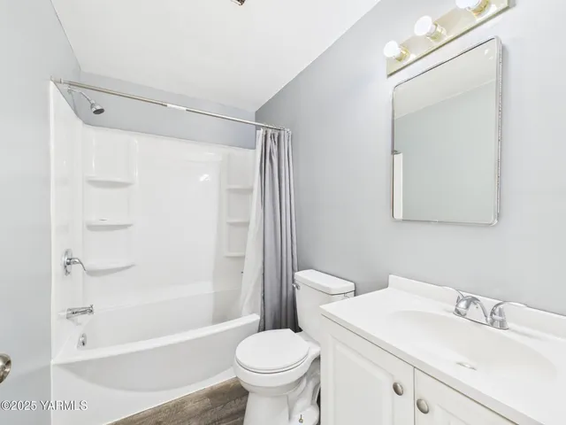 $220,000 | 914 Madison Avenue, Toppenish, WA 98948