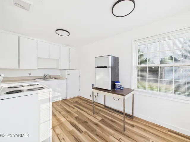 $220,000 | 914 Madison Avenue, Toppenish, WA 98948