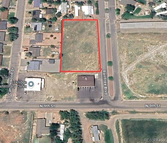 a view of outside area