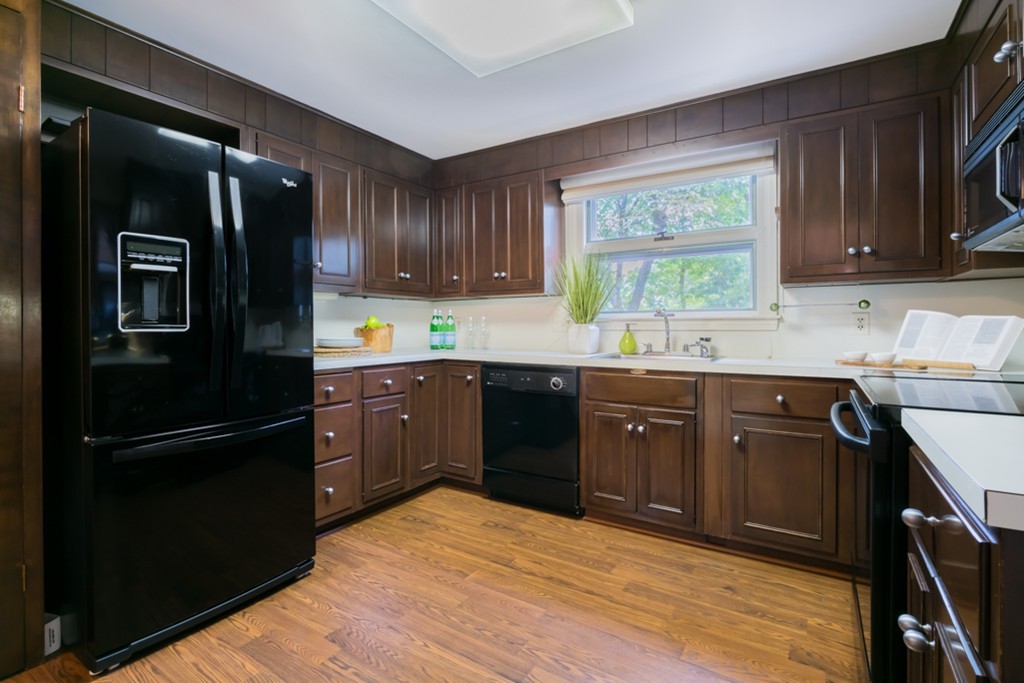 14 Ledgewood Road Newton, MA 02461 - Photo 8 of 21 Gallery Image 8