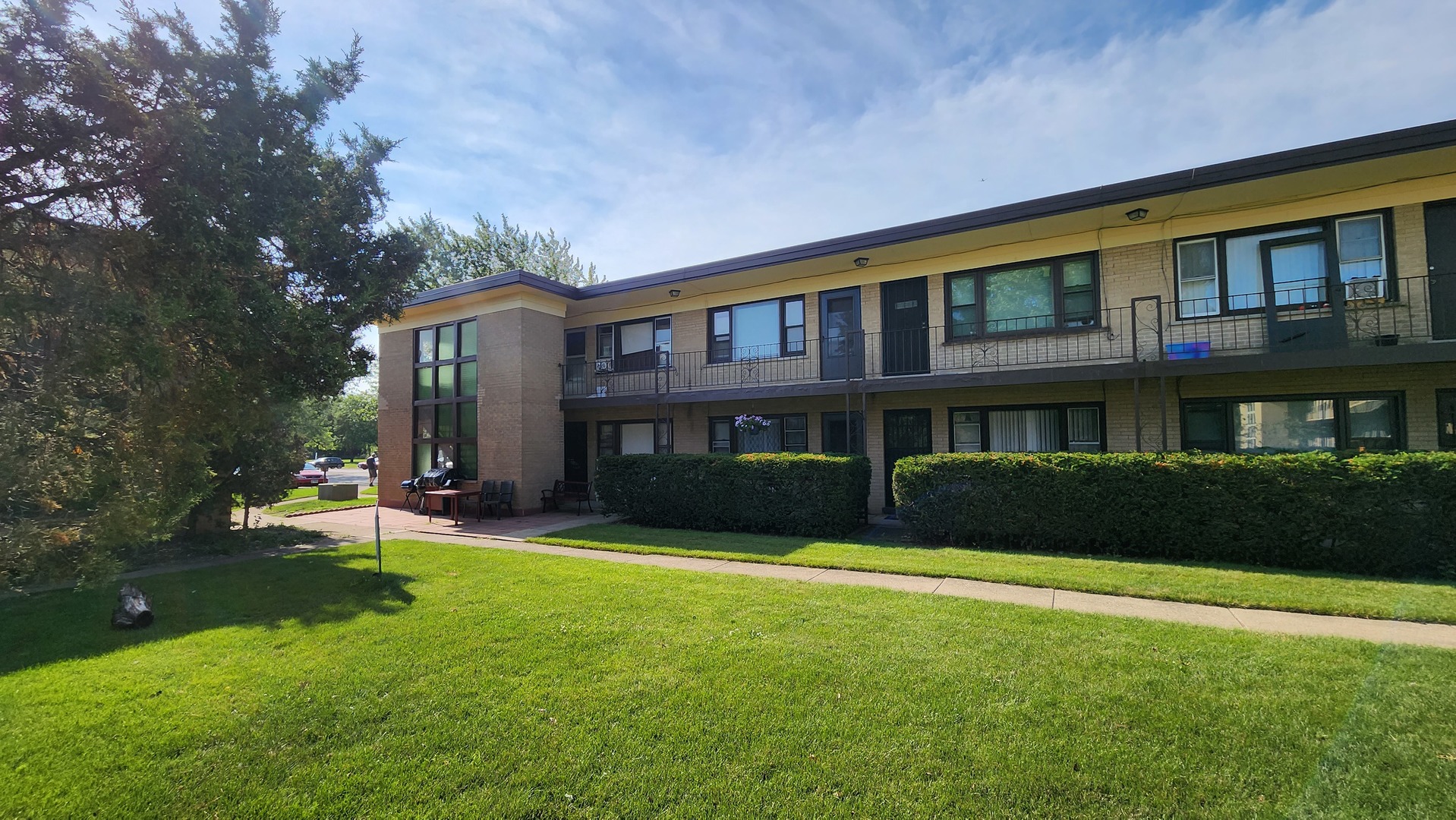 19 North King Arthur Court, Unit 8 Northlake, IL 60164 - Photo 1 of 17 a view of house with a yard