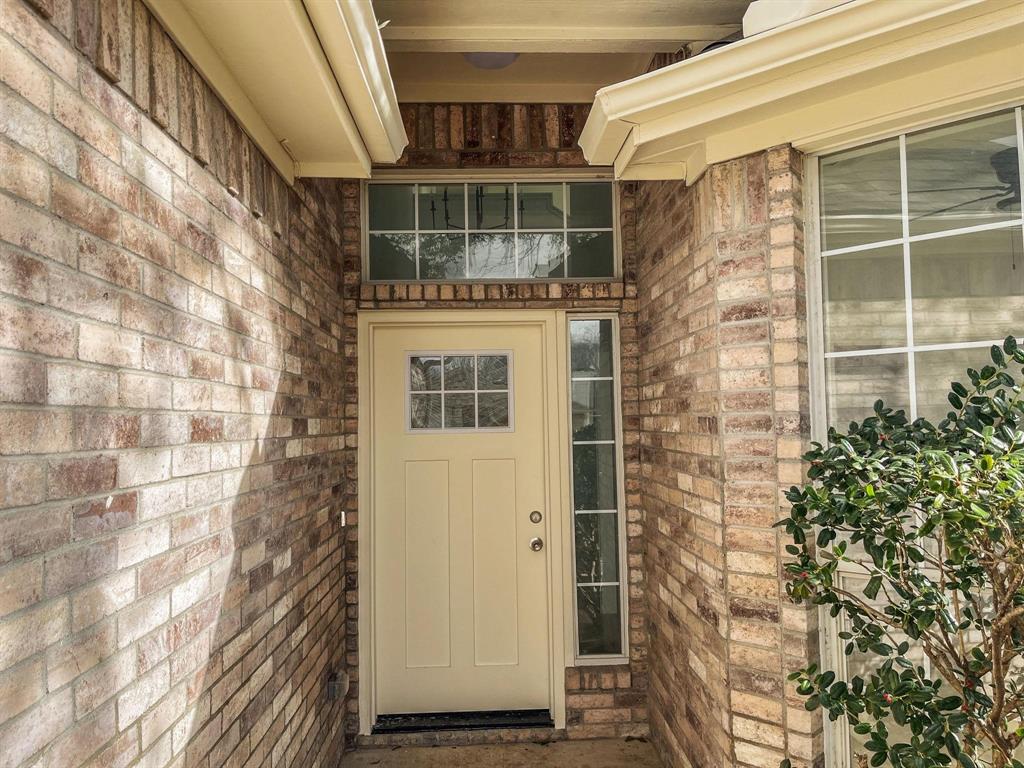2720 Rochelle Point Irving, TX 75062 - Photo 2 of 21