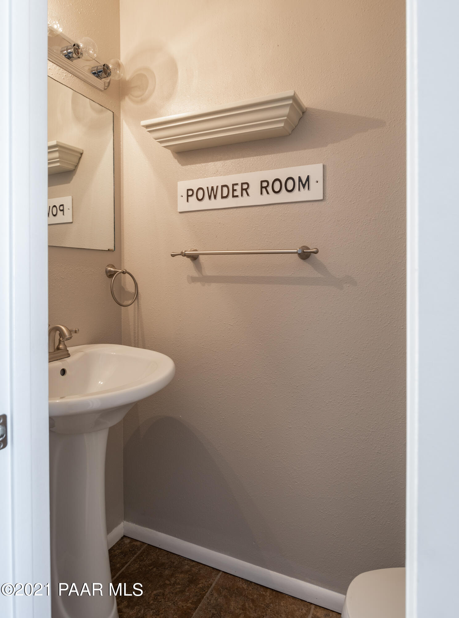 845 Sunset Avenue, Unit D Prescott, AZ 86305 - Photo 5 of 18 a view of a bathroom