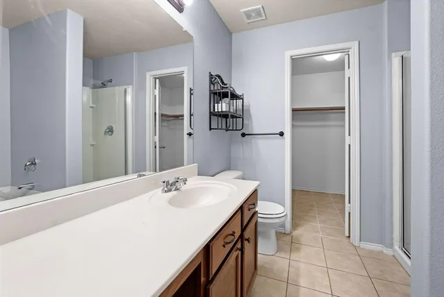 $2,400 | 412 Sandy Creek Drive, Fort Worth, TX 76131