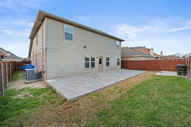 $2,400 | 412 Sandy Creek Drive, Fort Worth, TX 76131