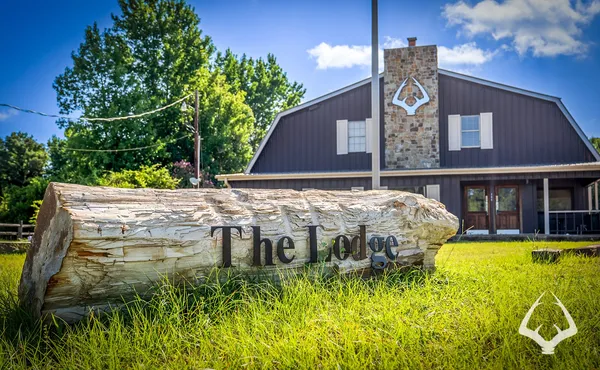 $499,200 | 205 South Wheeler Avenue, Colmesneil, TX 75938