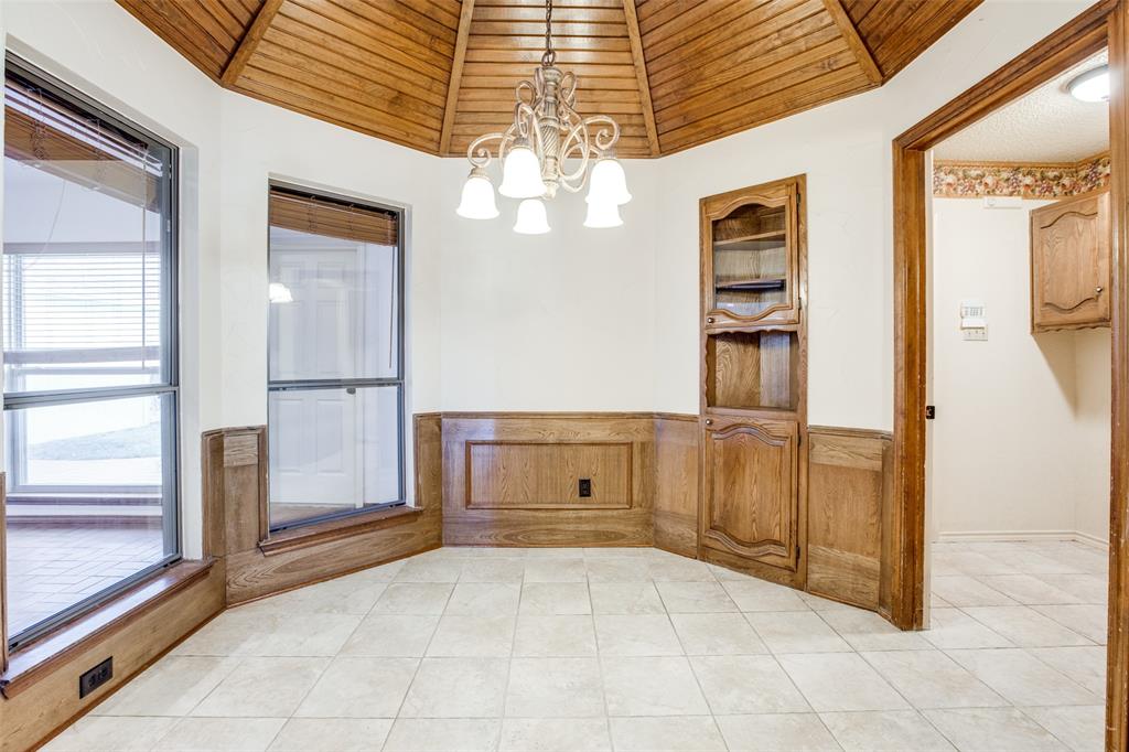 3202 Ridge Oak Drive Garland, TX 75044 - Photo 11 of 25 a view of an empty room with a window