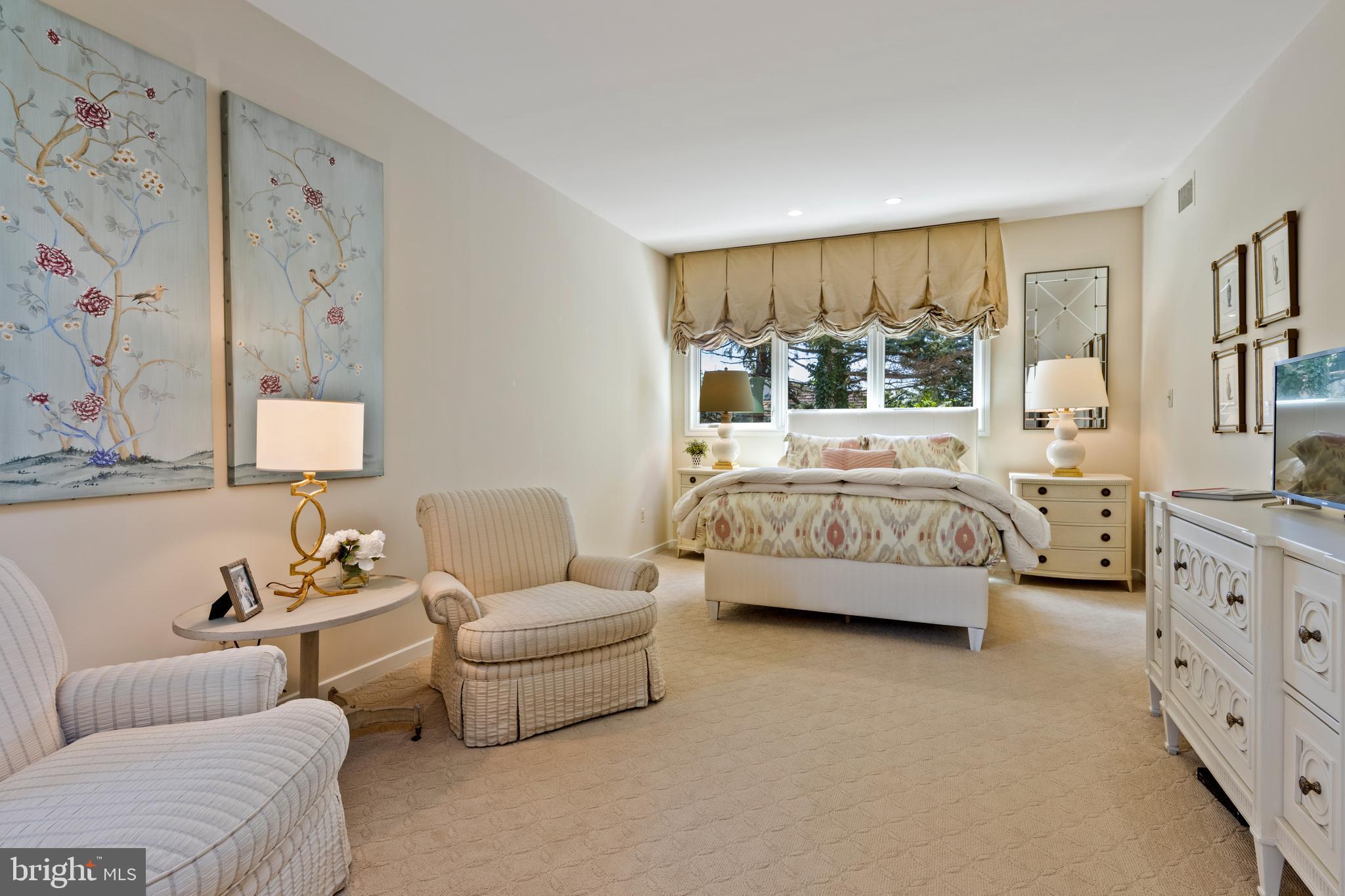 4 Brettagne, Unit 4 Devon, PA 19333 - Photo 14 of 26 a bedroom with furniture and a large window