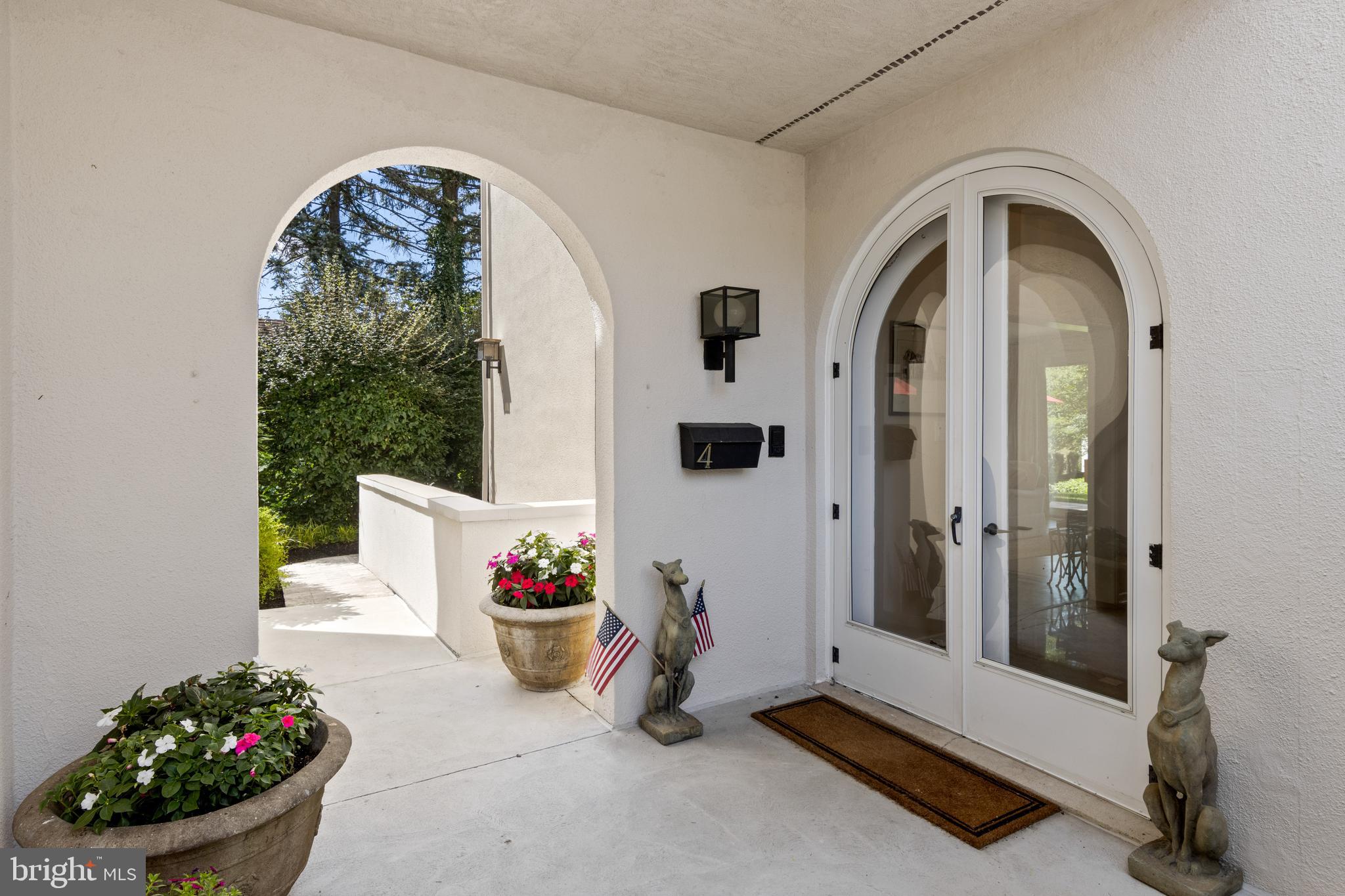 4 Brettagne, Unit 4 Devon, PA 19333 - Photo 3 of 26 a living room with furniture and a potted plant