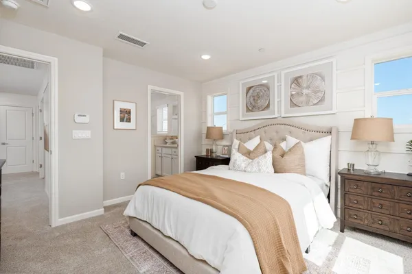 $394,990 | 1484 Woodhill Lane, Clovis, CA 93619