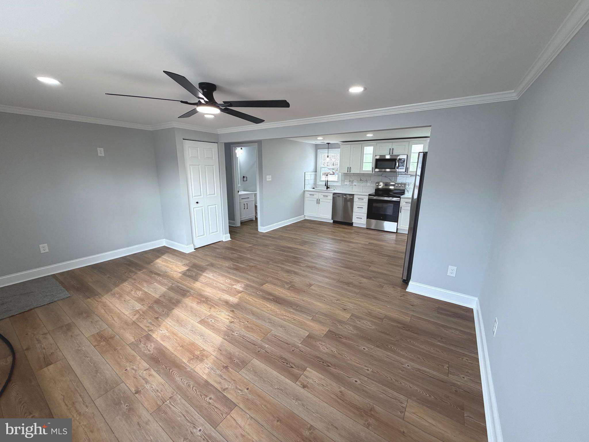 8537 Creek Road Pasadena, MD 21122 - Photo 4 of 24