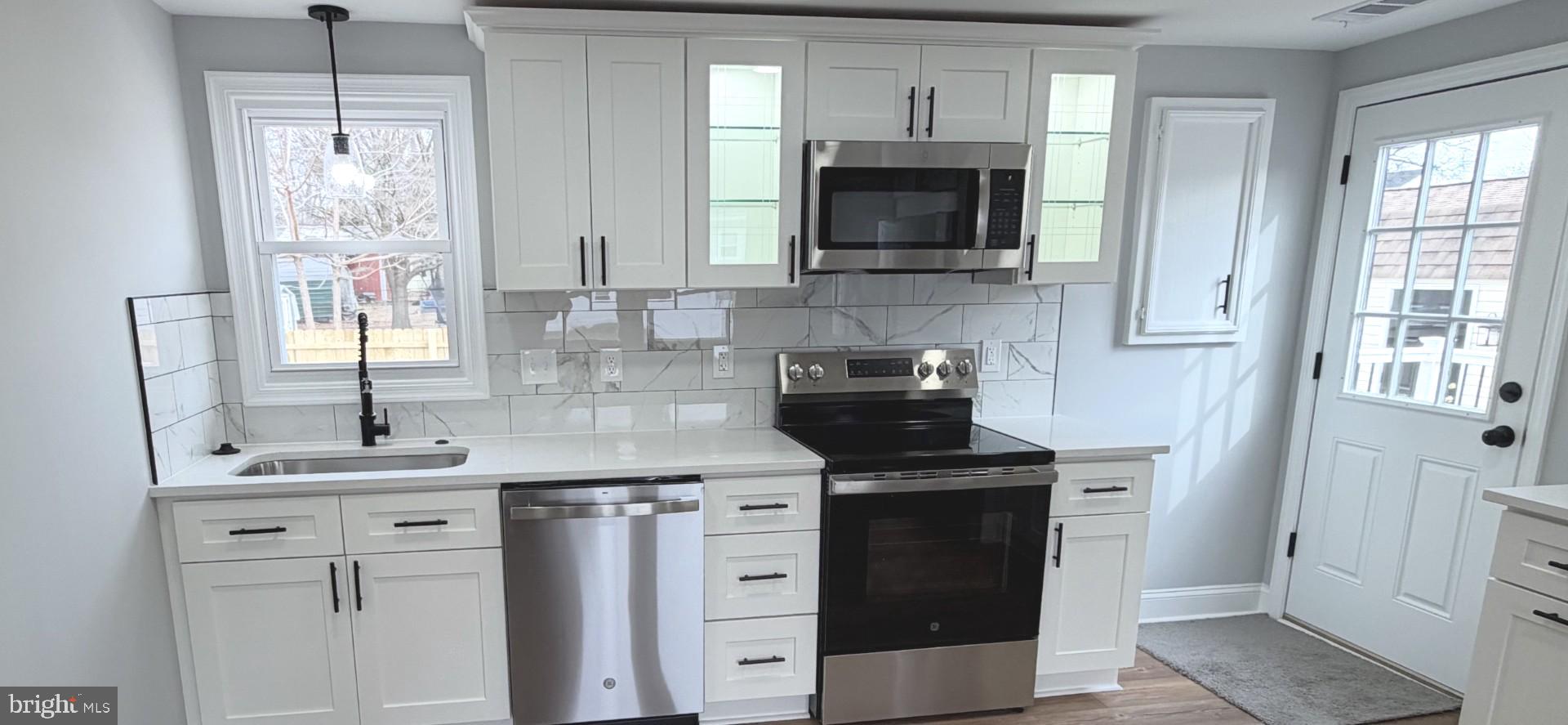 8537 Creek Road Pasadena, MD 21122 - Photo 6 of 24