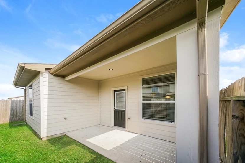 12215 Roy Mix Bohn Lane Houston, TX 77044 - Photo 3 of 17