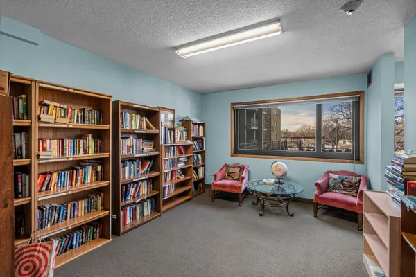 $114,700 | 4120 Parklawn Avenue, Unit 120, Edina, MN 55435